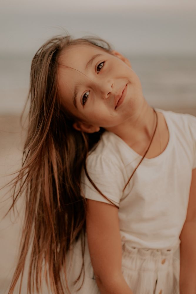 Portrait d'une fillette souriante